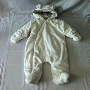 Nula Bug - insulated bunting  bag/snow suit. Size 6-9 months